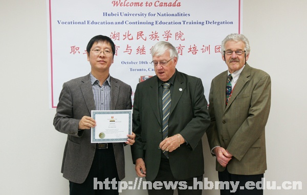 Vice-President Zhu Jianbo obtained his certificate in vocational education and continui