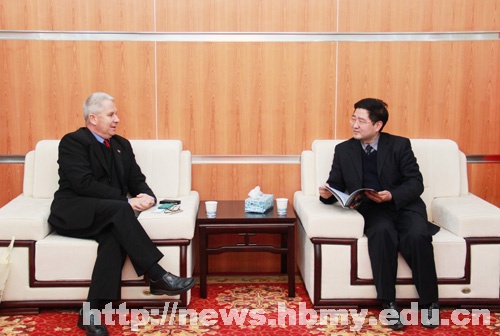 Vice-president Deng Lei met Rhys Williams from Victoria University of Australia in March, 2012